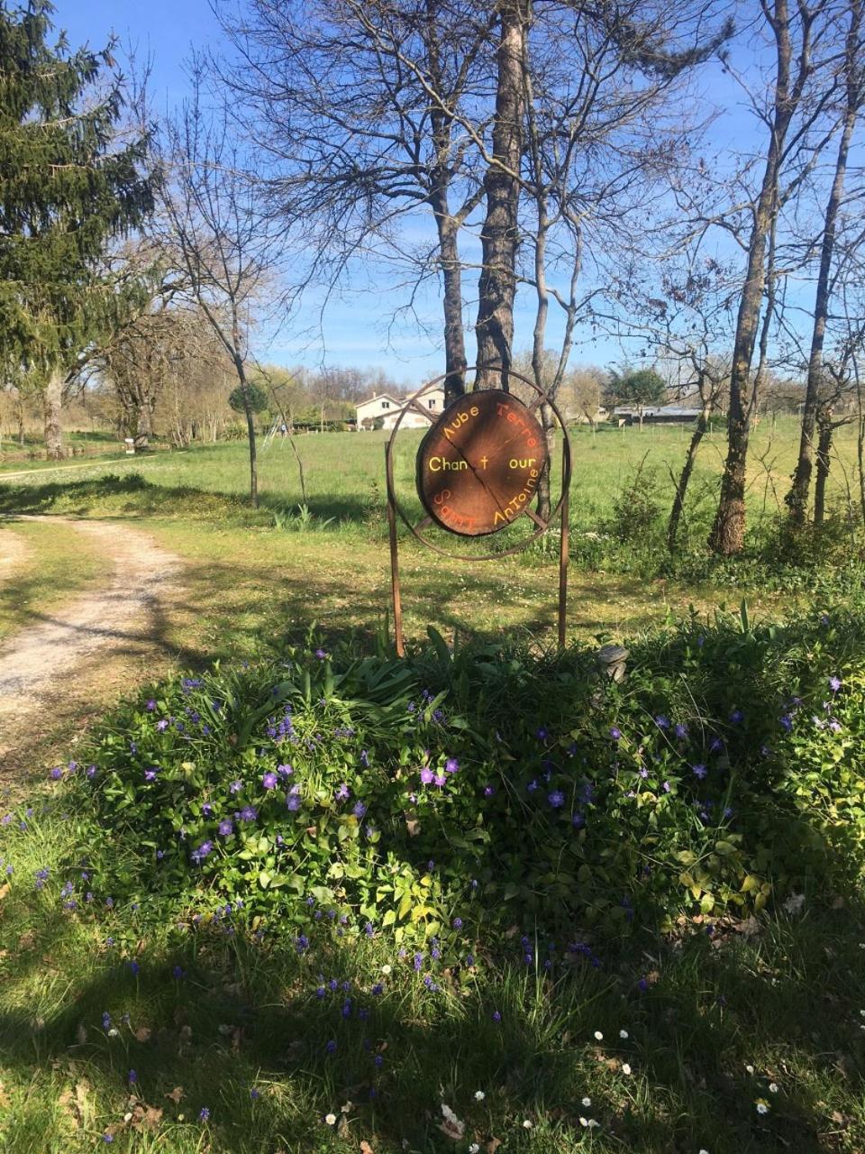 Les Chantours, Domaine De 15 Hectares Arbore Et Fleuri Bed & Breakfast Saint-Antoine-Cumond Exterior photo