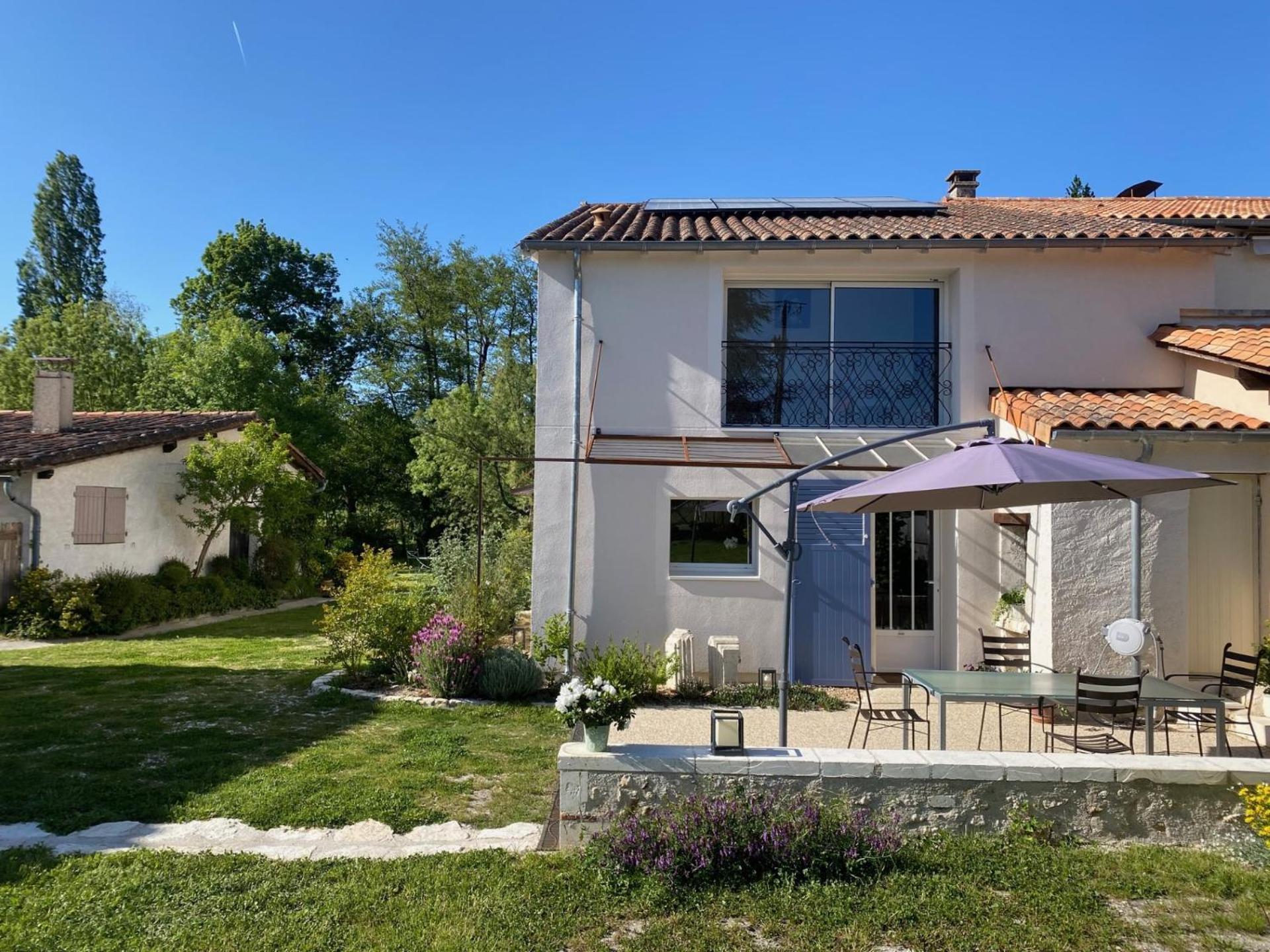 Les Chantours, Domaine De 15 Hectares Arbore Et Fleuri Bed & Breakfast Saint-Antoine-Cumond Exterior photo