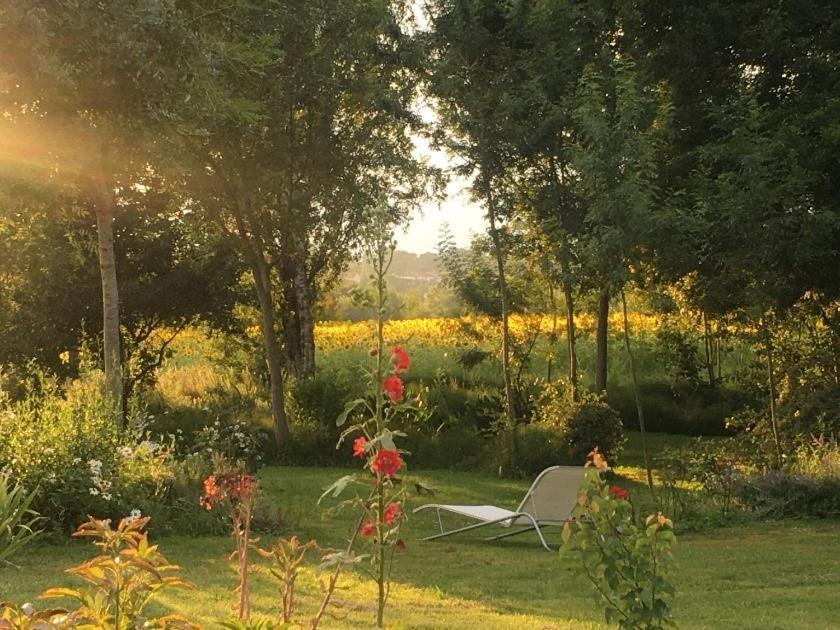 Les Chantours, Domaine De 15 Hectares Arbore Et Fleuri Bed & Breakfast Saint-Antoine-Cumond Exterior photo