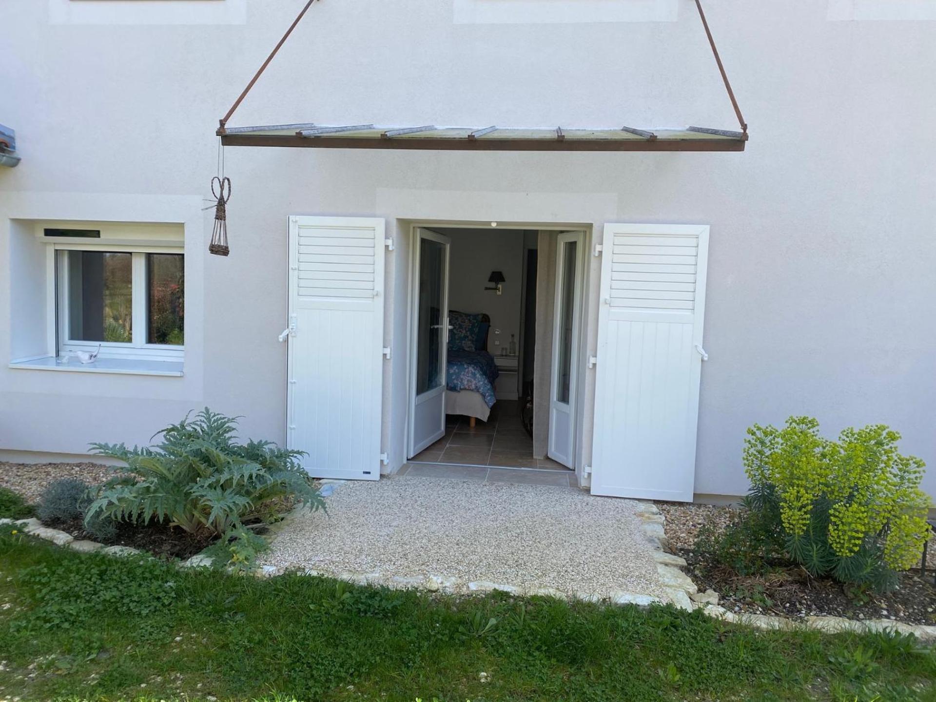 Les Chantours, Domaine De 15 Hectares Arbore Et Fleuri Bed & Breakfast Saint-Antoine-Cumond Exterior photo