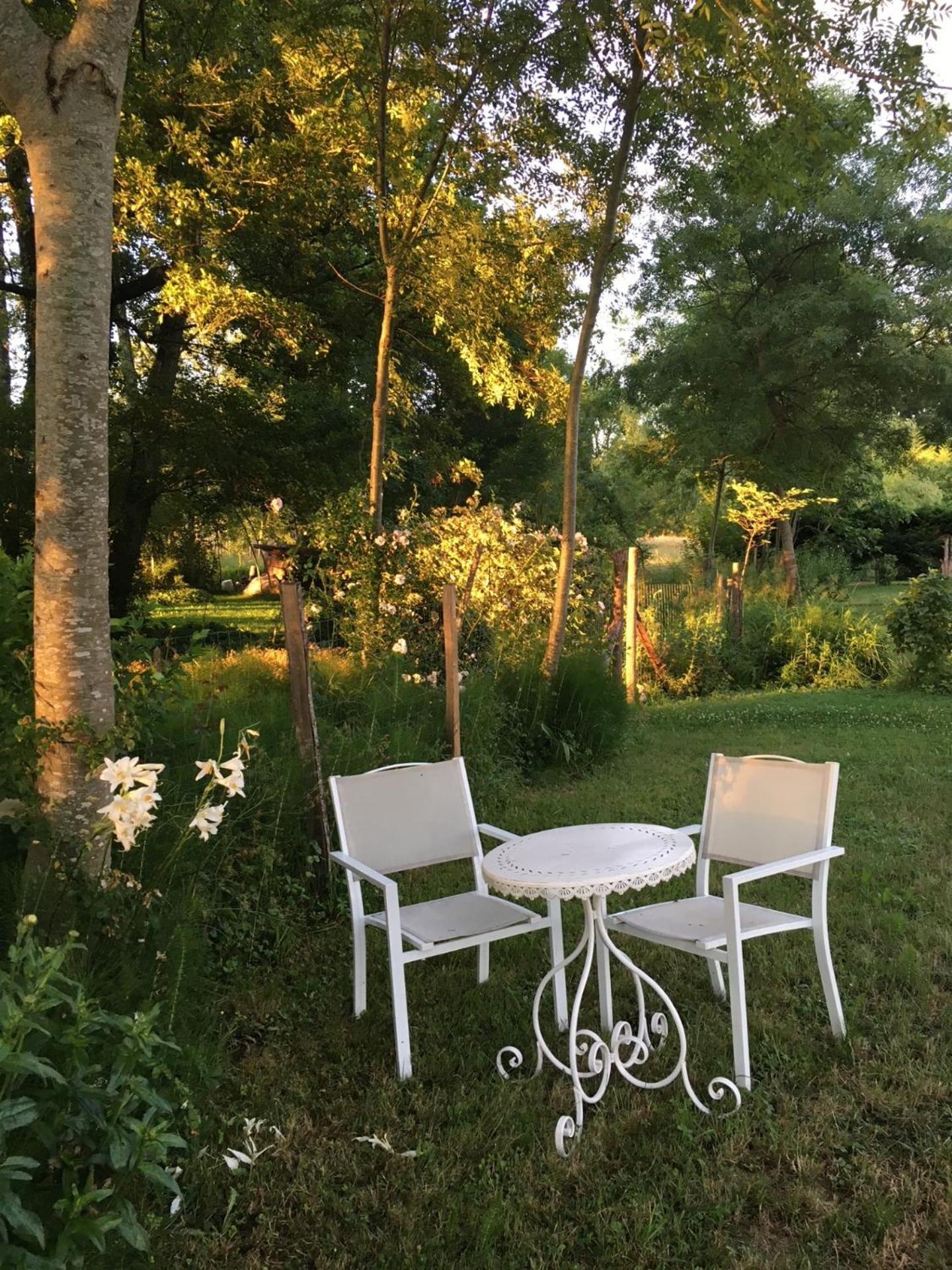 Les Chantours, Domaine De 15 Hectares Arbore Et Fleuri Bed & Breakfast Saint-Antoine-Cumond Exterior photo